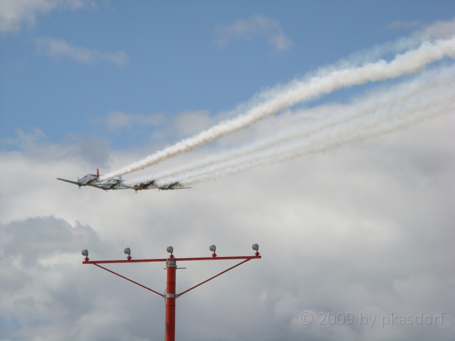 Willow Run Airshow [2009 July 18] 006.JPG - Scenes from the Thunder Over Michigan Air Show at Willow Run Airport